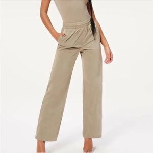 NWOT Good American Nylon Wide Leg Joggers